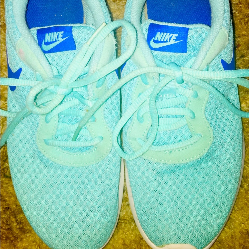 Womens size 8 Nike Tandem NWOT